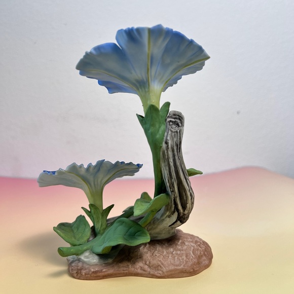 Boehm Vintage Blue Petunia Porcelain Figurine Signed by Helen Boehm 6” As Is - Picture 8 of 11